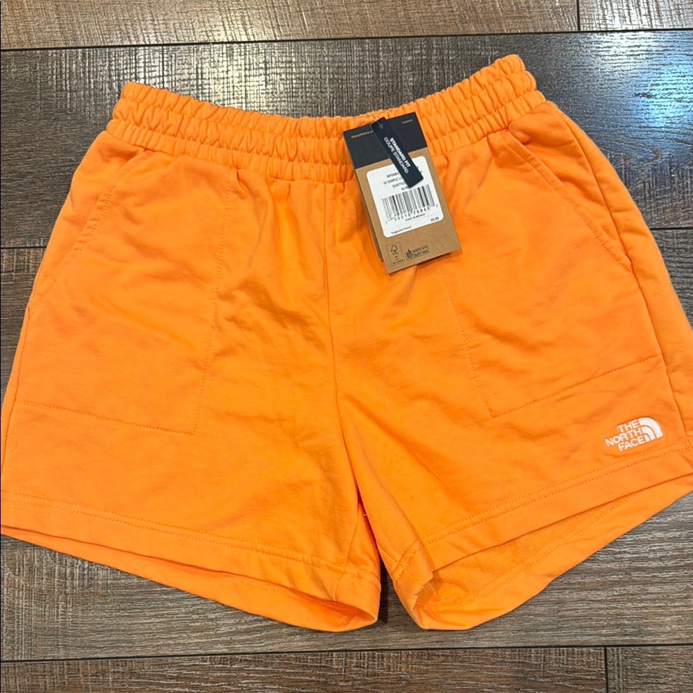 NWT The North Face Women’s M Dusty Coral Orange Shorts